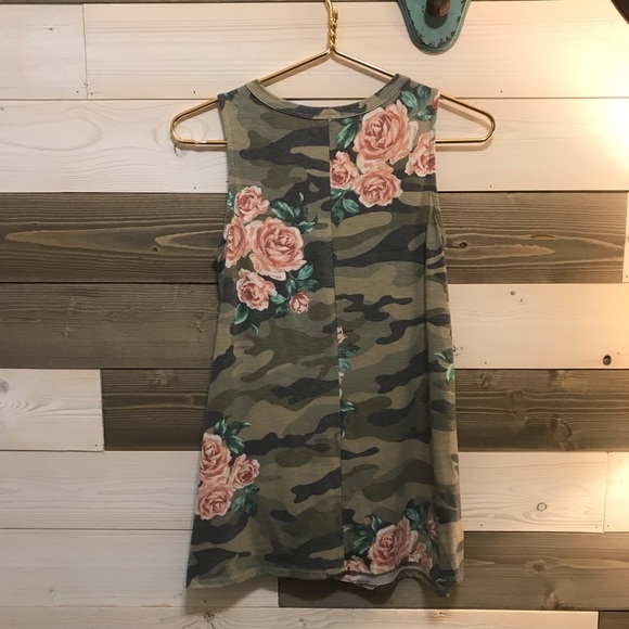 143 Story by Line Up ⚜️ Camo & Floral Print Jersey Twist Knot Gathered Hem Tank - Picture 8 of 12